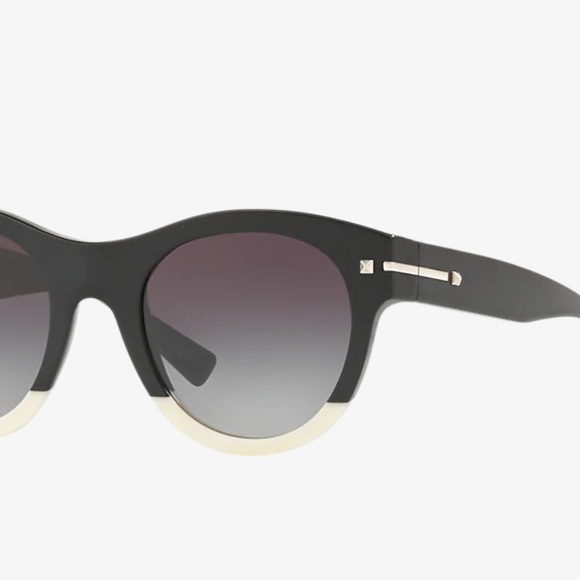 Valentino Round Black Plastic Sunglasses NWT - Picture 4 of 5